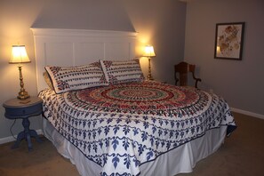 4 bedrooms, desk, iron/ironing board, free WiFi - Moondance - Hike / Bike / Golf / Relax w/ Hot Tub - Brevard / DuPont / Caesars H (Brevard)