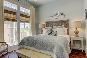 3 bedrooms, iron/ironing board, internet, bed sheets