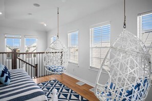 4 عدّة غرف نوم ومكواة/لوح كي وخدمة الإنترنت وملاءات أسرّة