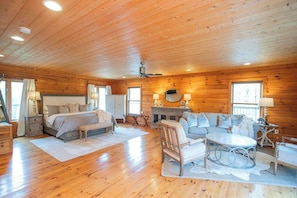 5 chambres, bureau, fer et planche à repasser, lit parapluie