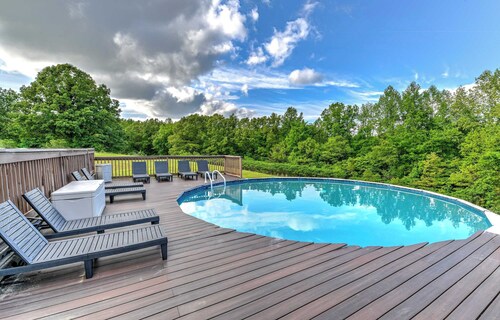 Luxury Log House asetettu Secluded 18-Acre SIte