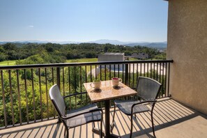 Outdoor dining - 2 Master king suite with Amazing Views!! Pools, hot tub, and lots of amenities (Pigeon Forge)