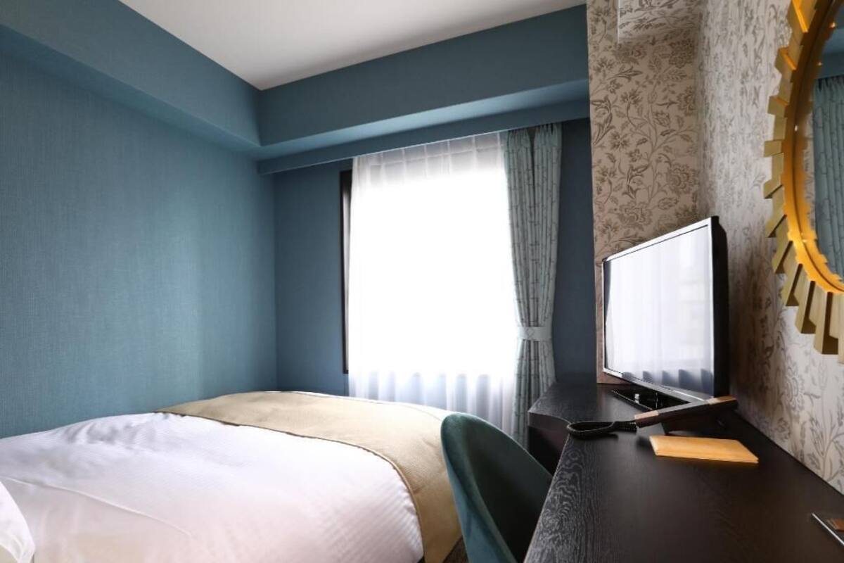 Premium bedding, individually decorated, desk, blackout drapes
