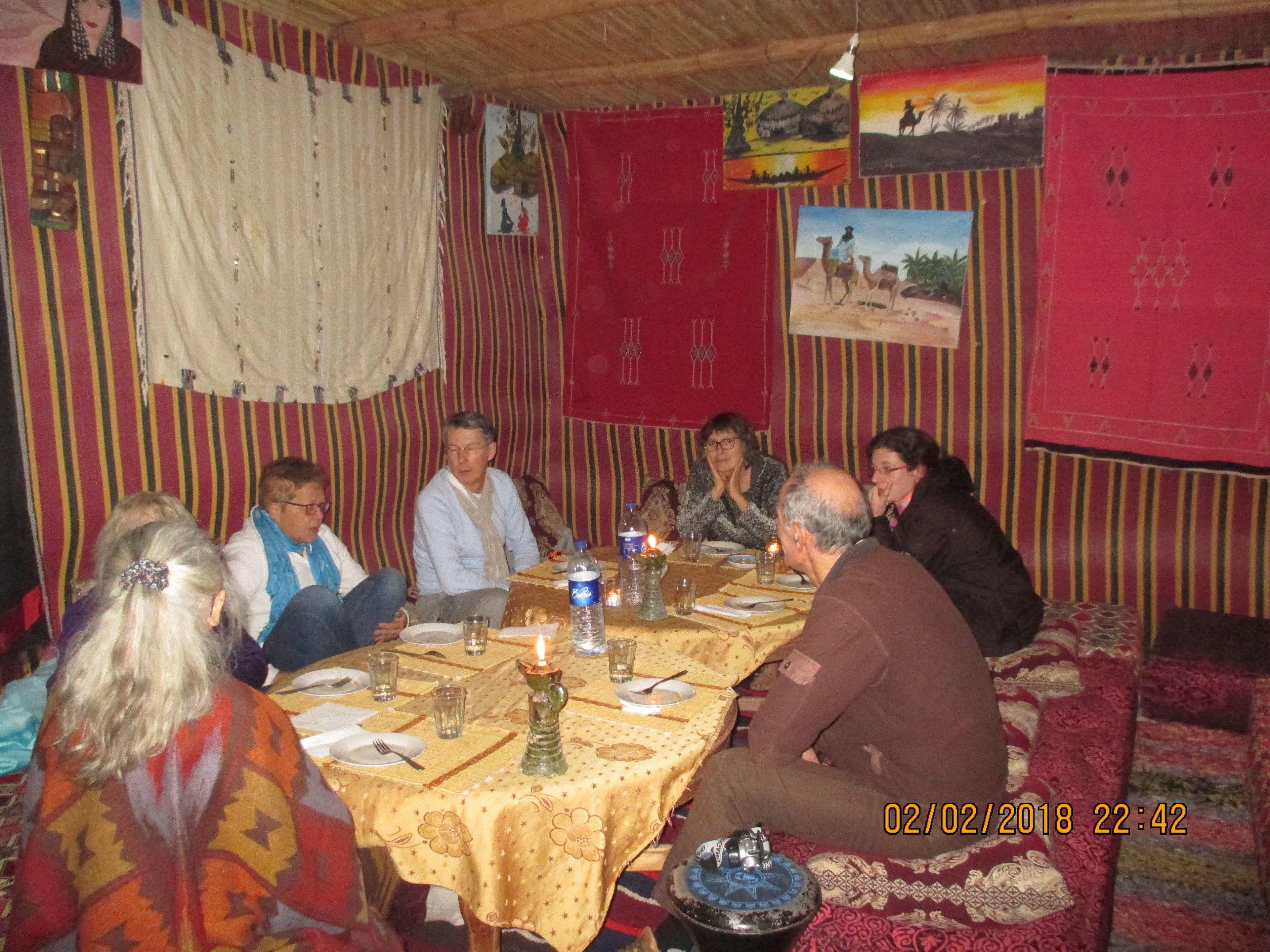 2 restauranter; severer morgenmad og lokale og internationale retter