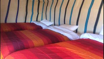 Barraca tradicional | Camas extras/dobráveis (sobretaxa), acesso para cadeiras de rodas