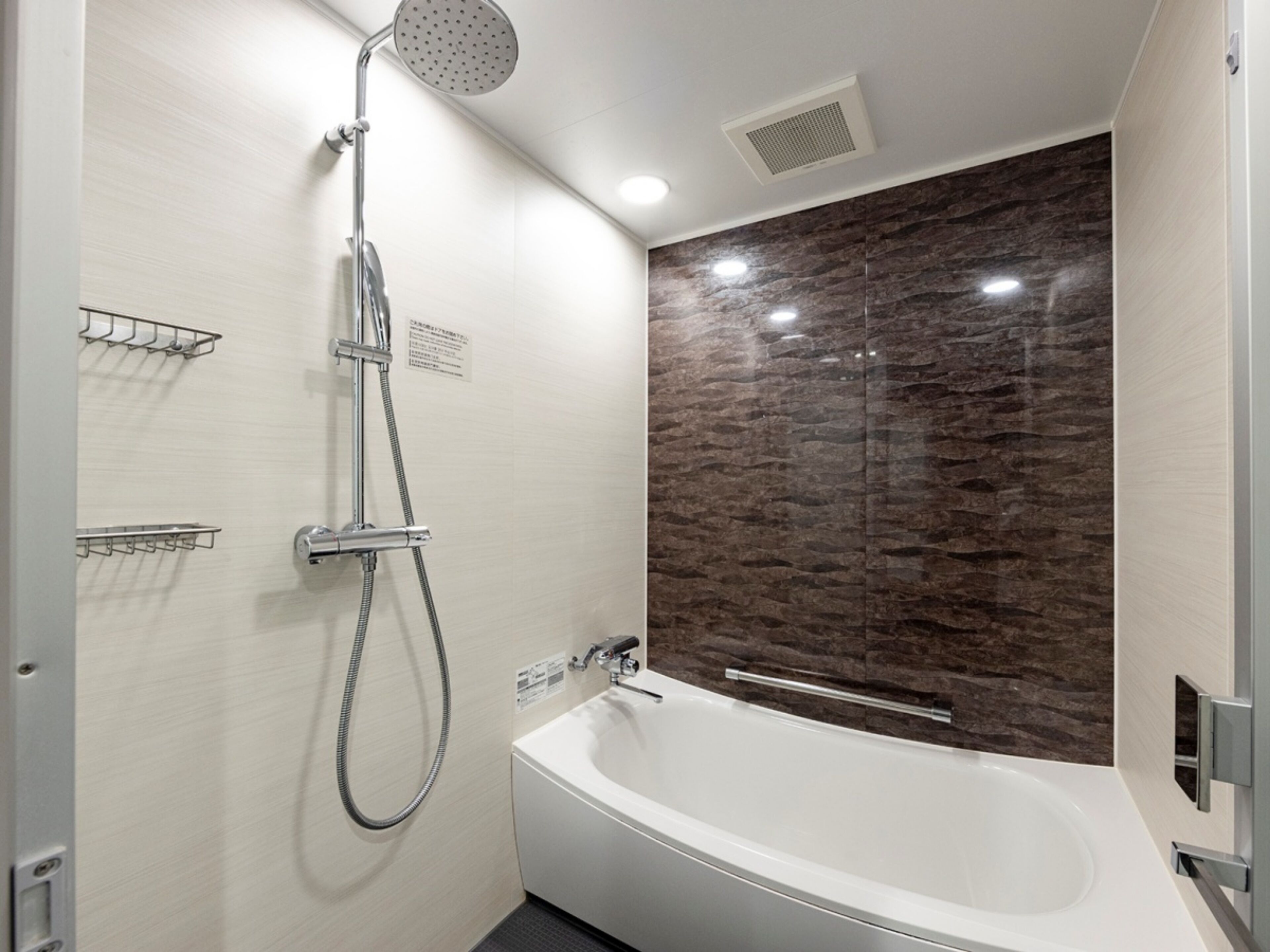 deluxe twin room, non smoking [washer and dryer furnished] | bathroom | separate bathtub and shower, hair dryer, slippers, bidet