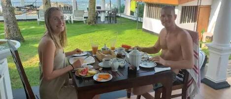 Free daily continental breakfast