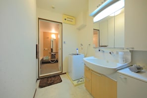 3 Bedroom Apartment | Bathroom