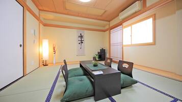 3 Bedroom Apartment | Laptop workspace, blackout drapes, free WiFi, bed sheets