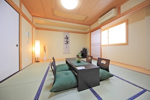 3 Bedroom Apartment | 1 bedroom, laptop workspace, blackout drapes, free WiFi
