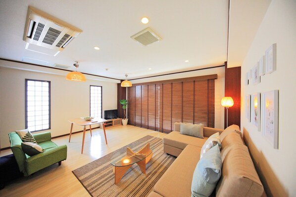 3 Bedroom Apartment | Living area