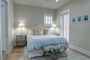 5 soverom, strykejern/-brett, internettilgang og sengetøy