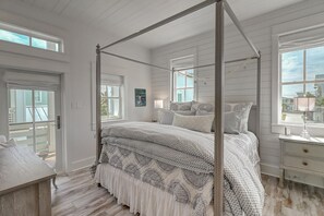 5 bedrooms, iron/ironing board, internet, bed sheets