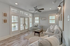 Smart TV, reproductor de DVD, libros y videoteca 