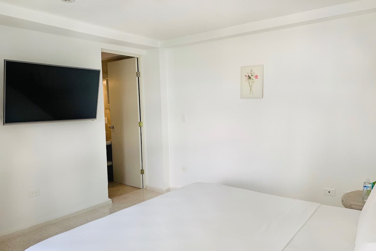 Arrecife | WiFi (free), bed sheets