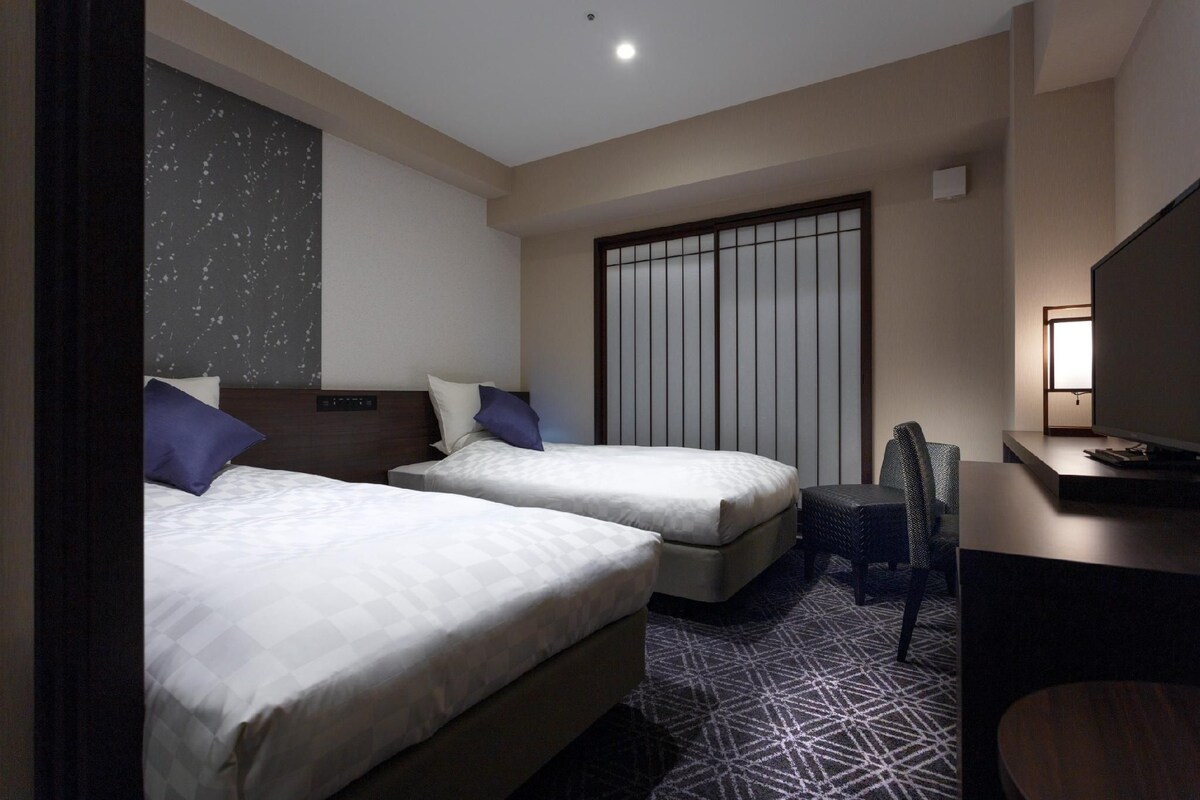 In-room safe, desk, blackout drapes, soundproofing