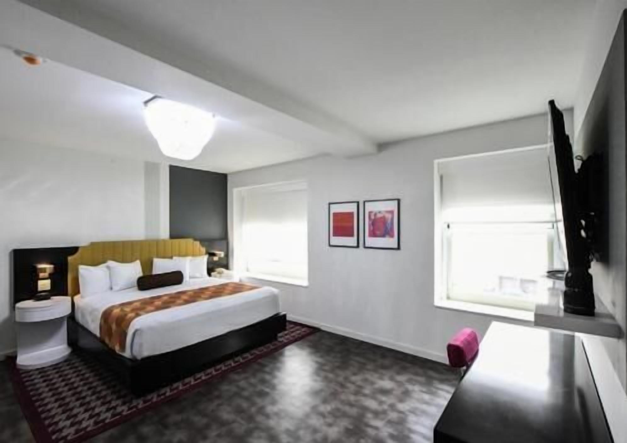 1 bedroom, premium bedding, in-room safe, desk