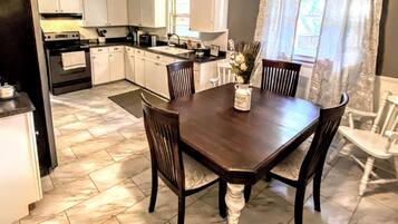 Rumah Tradisional, 3 kamar tidur | Dapur pribadi | Lemari es, microwave, oven, dan kompor