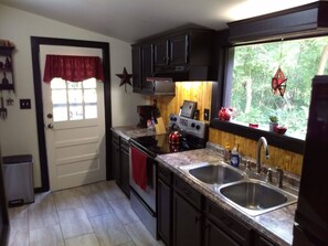 The Bent Branch Lodge | Private kitchen | Fridge, microwave, oven, stovetop - The Cottages of Lynchburg (Lynchburg)