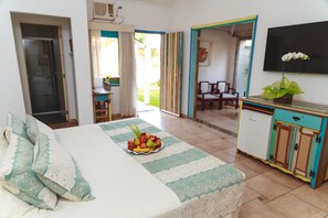 Luxury Twin Room, 1 King Bed, Hot Tub, Garden View | Minibar, in-room safe, desk, blackout curtains - Hotel Fazenda Hípica Atibaia (Atibaia)