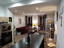 Classic Apartment, 1 Queen Bed, Non Smoking, Private Bathroom | Private kitchen | Shared fridge, microwave, electric kettle, paper towels