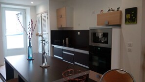 Leilighet – classic, 1 queensize-seng, ikke-røyk, privat bad | Eget kjøkken | Kjøleskap på fellesområdet, mikrobølgeovn på fellesområdet og vannkoker