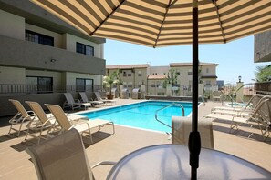 Outdoor pool - Master Housing LLC (Los Angeles)