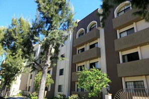 Front of property - Master Housing LLC (Los Angeles)