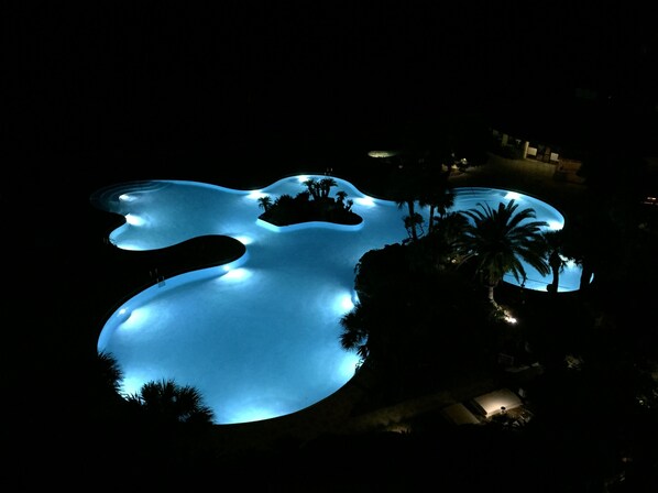 حمّام سباحة خارجي، حمّام سباحة مُدفَّأ