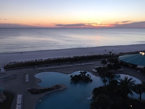 حمّام سباحة خارجي، حمّام سباحة مُدفَّأ