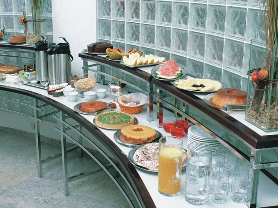 Ilmainen päivittäinen buffetaamiainen