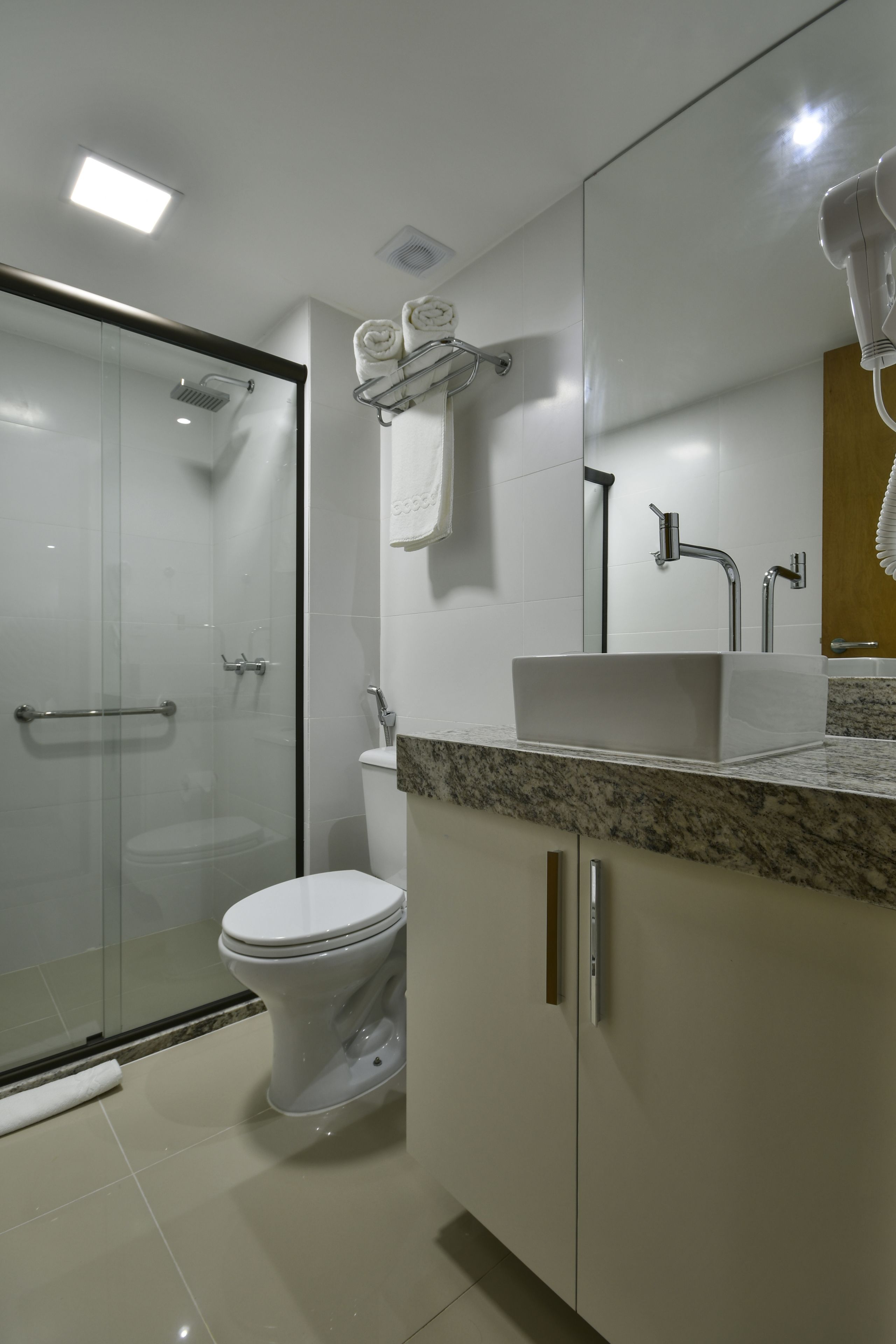 studio, non smoking | bathroom | shower, free toiletries, hair dryer, towels