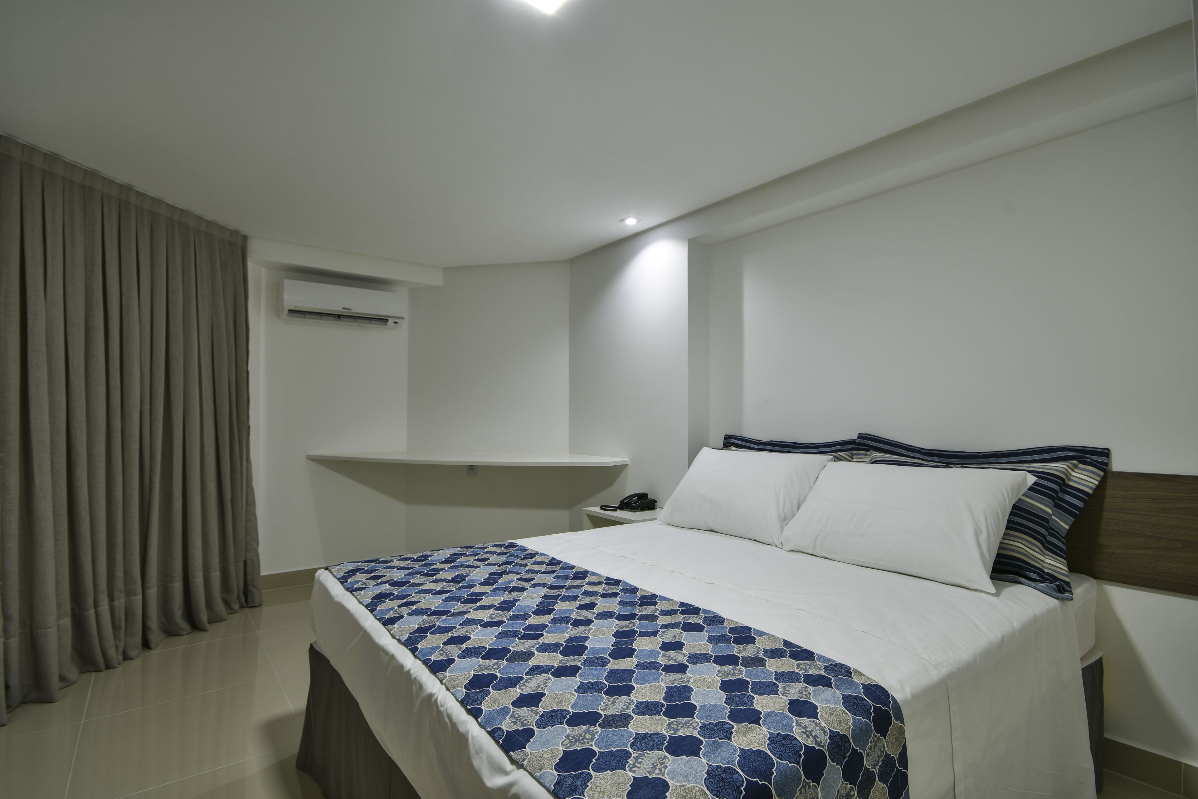 suite (gold) | minibar, in-room safe, individually decorated, individually furnished