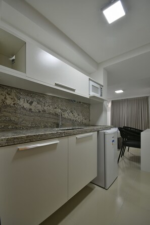 Habitación Deluxe, para no fumadores | Minibar, caja de seguridad en la habitación y decoración personalizada 
