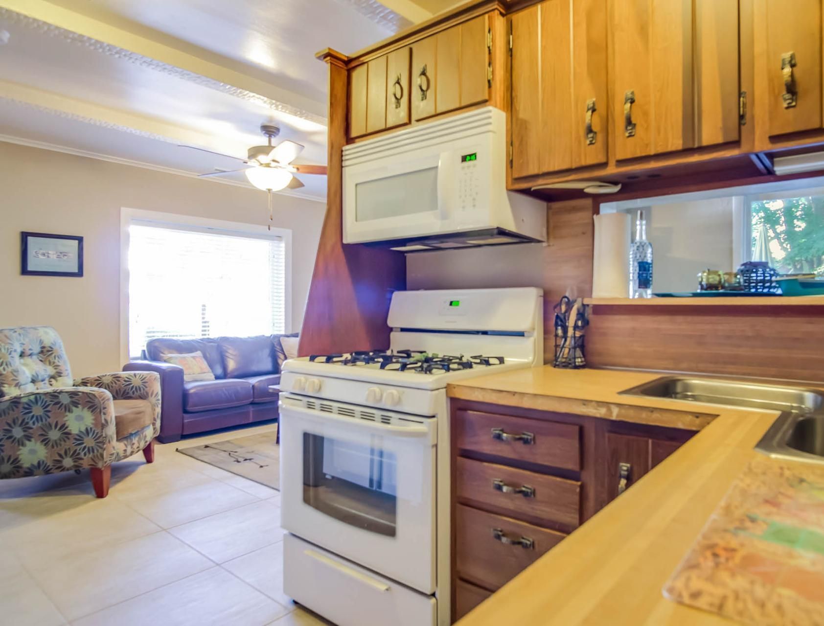 Cottage, 2 Bedrooms | Private kitchen | Fridge, microwave, coffee/tea maker