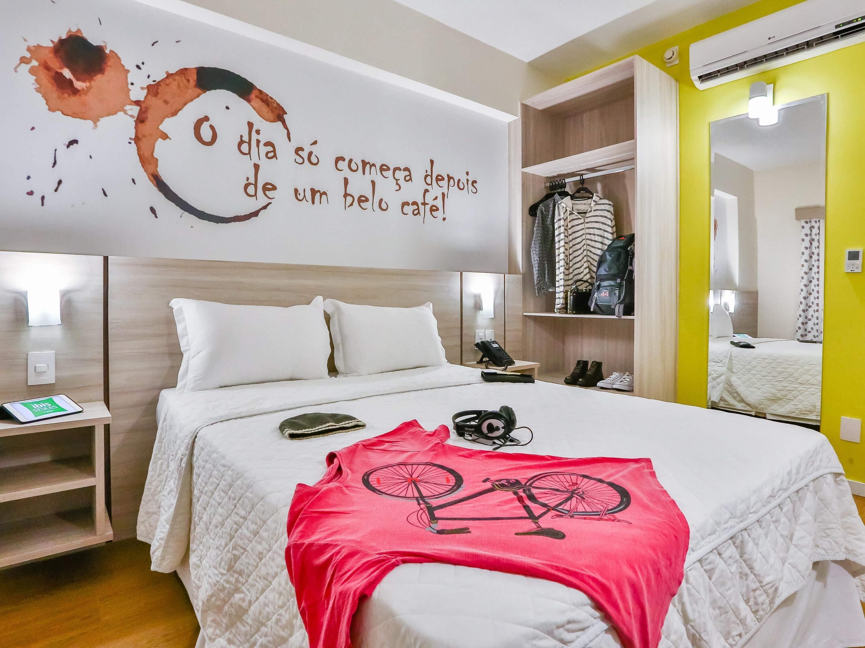 Habitación estándar, 1 cama doble con sofá cama | Minibar, wifi gratis, ropa de cama