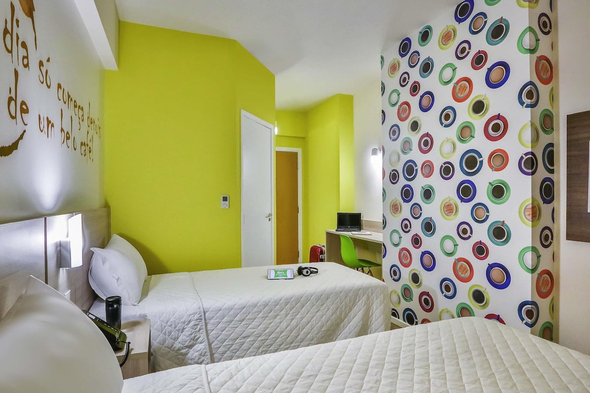 Chambre Standard avec lits jumeaux, 2 lits une place | Minibar, Wi-Fi gratuit, draps fournis
