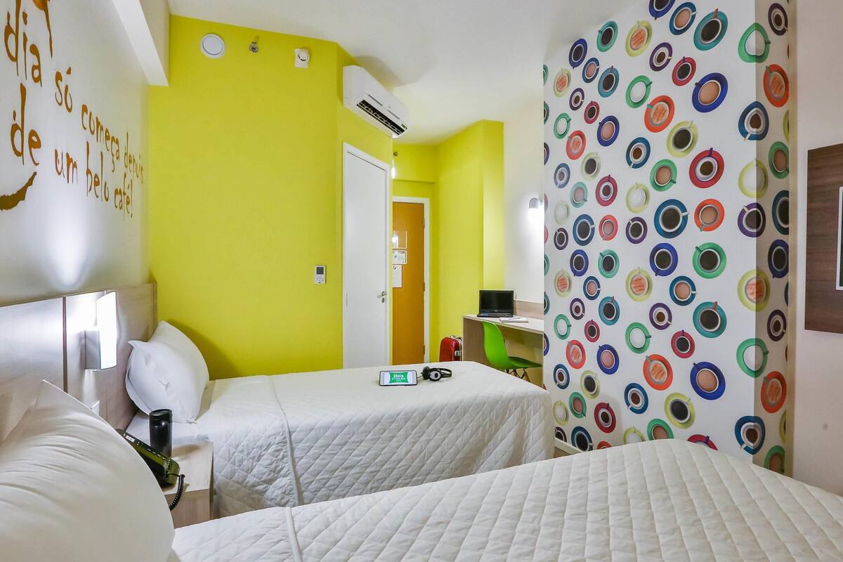 Habitación estándar con 2 camas individuales, 2 camas individuales | Minibar, wifi gratis, ropa de cama