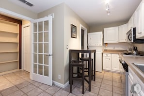 City Studio, 1 Queen Bed | Private kitchen | Fridge, microwave, coffee/tea maker - Sandals (Saugatuck)