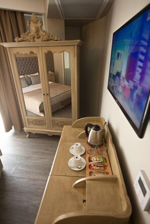 Premium bedding, minibar, in-room safe, desk - Idylle Hotel (Istanbul)