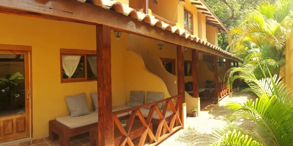 Apartemen Standar, 1 Tempat Tidur King | Teras/patio