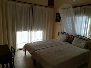 2 bedrooms, iron/ironing board, Internet, bed sheets