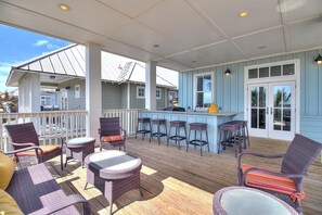 Terrace/patio - Beautiful Beach Home in Cinnamon Shore w/Gulf Peeks & Access to Amenities (Port Aransas)
