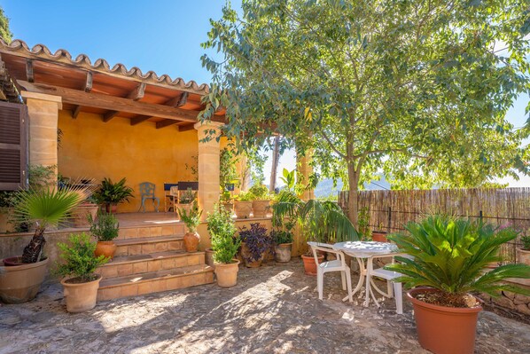 Outdoor dining - CA NA CARME (CA NA CARME ALARONERA) - Chalet for 4 people in Alaro. Free WiFi (Alaró)