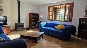 TV, books - CA NA CARME (CA NA CARME ALARONERA) - Chalet for 4 people in Alaro. Free WiFi (Alaró)