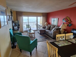 Smart TV, lettore DVD, libri