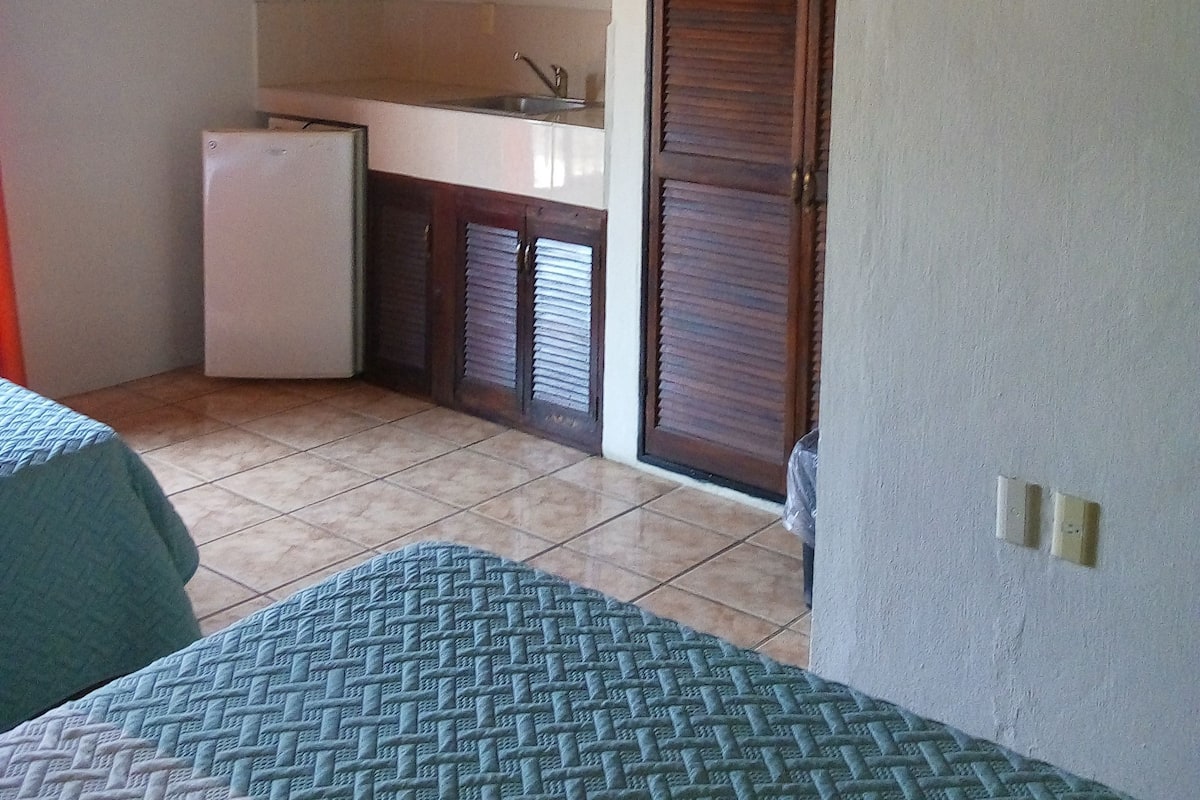 Single Room, 1 Double Bed | Iron/ironing board, WiFi (free)