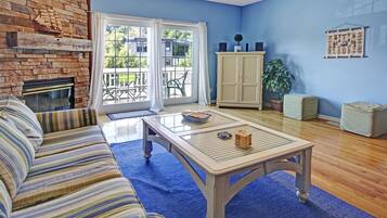 Nhà liên kế trung tâm thành phố, 3 phòng ngủ, lò sưởi | Phòng khách | TV màn hình phẳng, lò sưởi