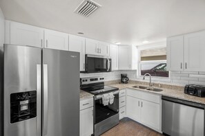 Fridge, microwave, coffee/tea maker, toaster - Villa living steps to the beach at Island House Beach Resort V10A (Siesta Key)