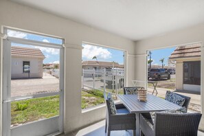 Outdoor dining - Villa living steps to the beach at Island House Beach Resort V10A (Siesta Key)